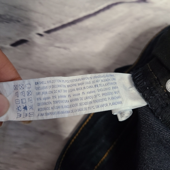 💙 Forever 21 Dark Wash High Waisted Denim Shorts - Picture 5 of 6